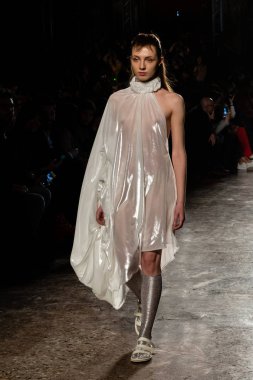 Güzel model pist yürüyüş