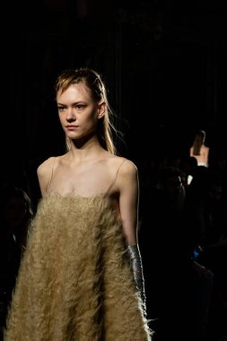 Güzel model pist yürüyüş