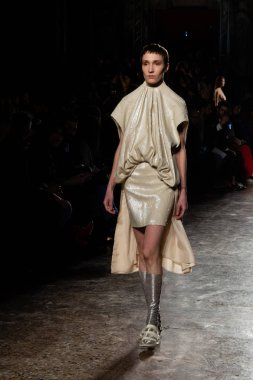 Güzel model pist yürüyüş