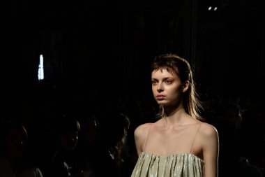 Güzel model pist yürüyüş