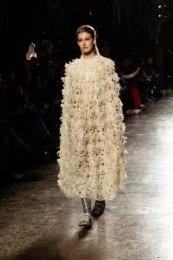 Güzel model pist yürüyüş