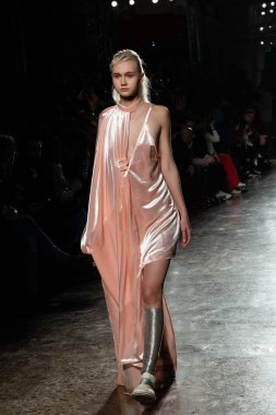 Güzel model pist yürüyüş