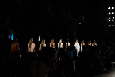 Pist yürüyüş güzel modelleri