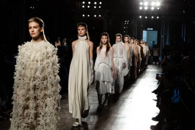 Pist yürüyüş güzel modelleri