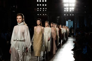 Pist yürüyüş güzel modelleri