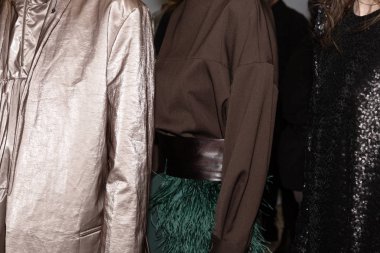 Güzel model backstage içinde poz