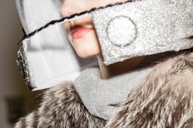 Güzel model backstage içinde poz