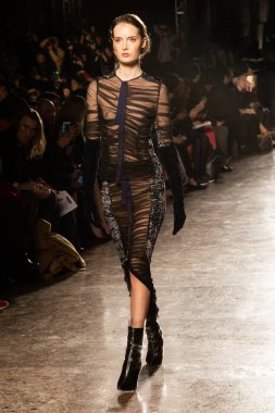 Güzel model pist yürüyüş