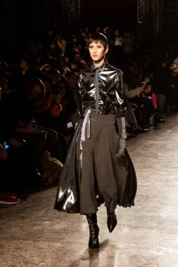 Güzel model pist yürüyüş