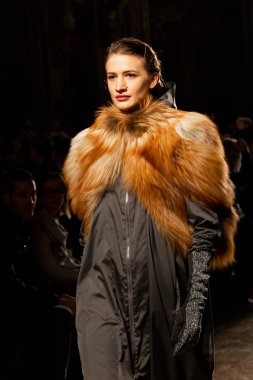 Güzel model pist yürüyüş