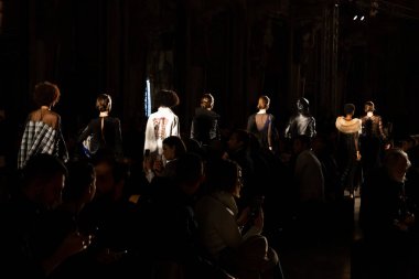 Pist yürüyüş güzel modelleri