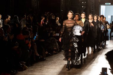 Pist yürüyüş güzel modelleri