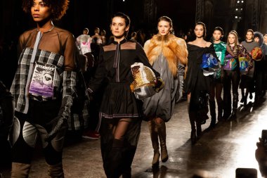 Pist yürüyüş güzel modelleri