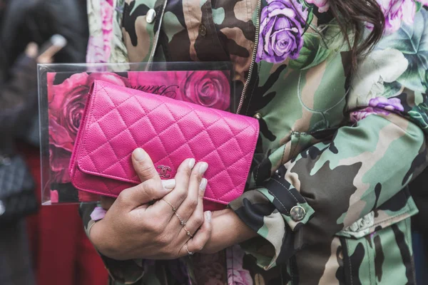 Detalj av väska på modeveckan i Milano kvinnors — Stockfoto
