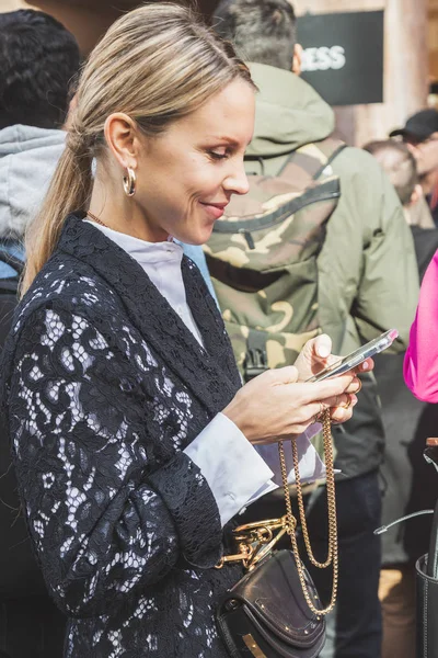 Fashionable woman posing during Milan Women 's Fashion Week — стоковое фото