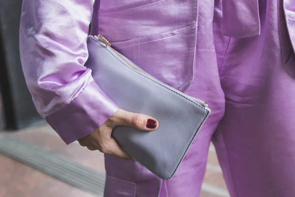 Detail van de tas bij vrouwen Milaan Fashion Week — Stockfoto