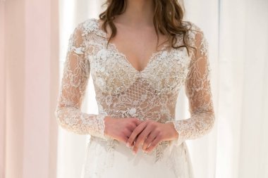 Model poz at S Sposaitalia 2019 Milan, Italya