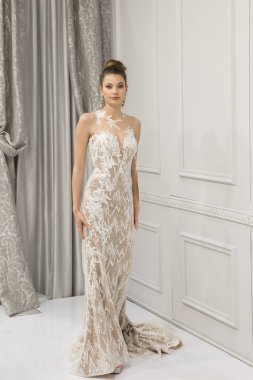 Model poz at S Sposaitalia 2019 Milan, Italya