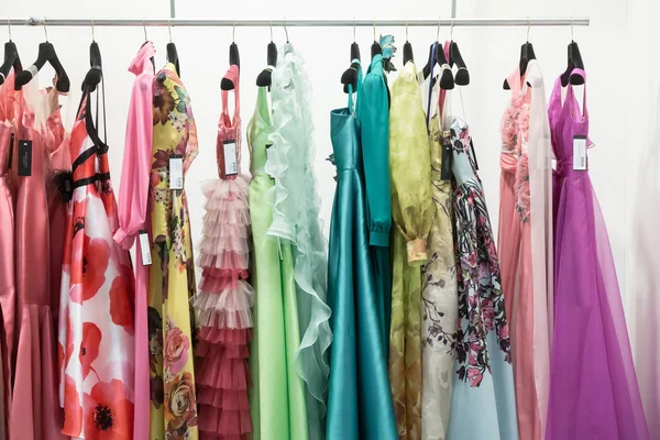 Dresses on display at S�� Sposaitalia 2019 in Milan, Italy — Stock Photo, Image