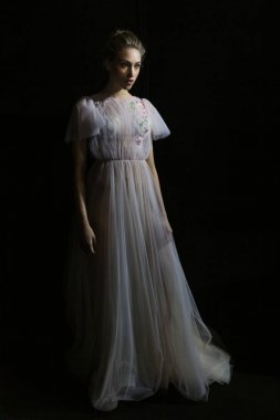 Model poz içinde the Backstage at si Sposaitalia 2019