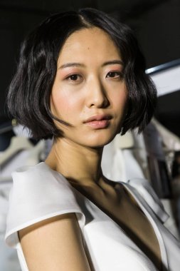 Model poz içinde the Backstage at si Sposaitalia 2019