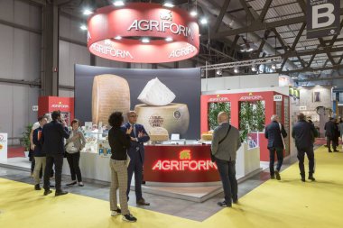 Milano, İtalya'da Tuttofood 2019'u ziyaret eden kişiler