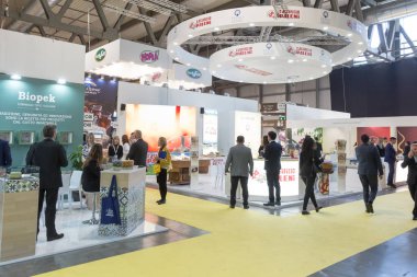 Milano, İtalya'da Tuttofood 2019'u ziyaret eden kişiler