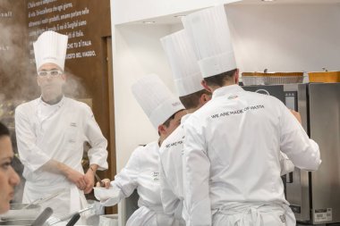 Tuttofood 2019'da Milano, İtalya'da çalışan aşçılar