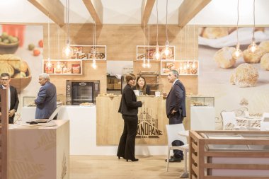 Milano, İtalya'da Tuttofood 2019'u ziyaret eden kişiler