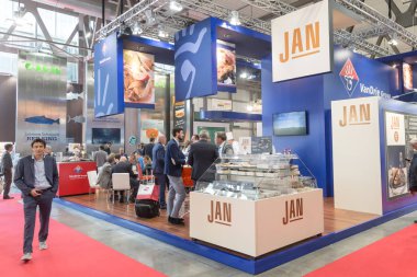 Milano, İtalya'da Tuttofood 2019'u ziyaret eden kişiler