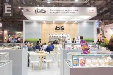 Milano, İtalya'da Tuttofood 2019'u ziyaret eden kişiler