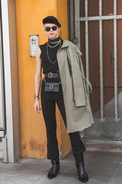 Fashionable man posing during Milan Men's Fashion Week — Stock Photo, Image