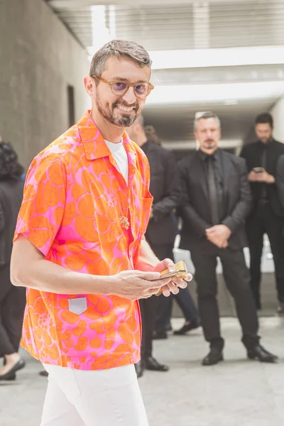 Fashionable man posing during Milan Men's Fashion Week — Stock Photo, Image