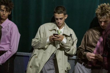 Kuliste poz veren model