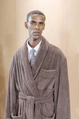 Kuliste poz veren model