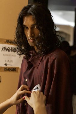 Kuliste poz veren model