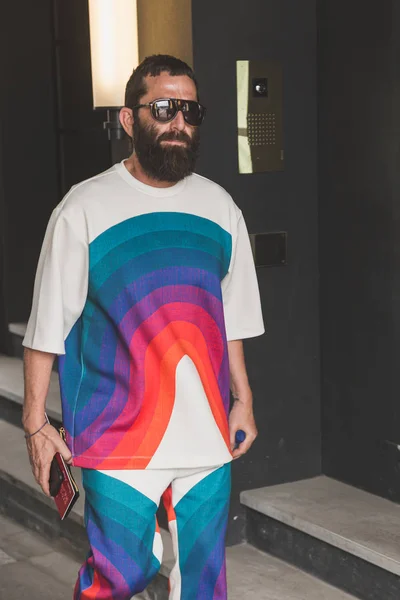 Fashionable man posing during Milan Men's Fashion Week — Stock Photo, Image