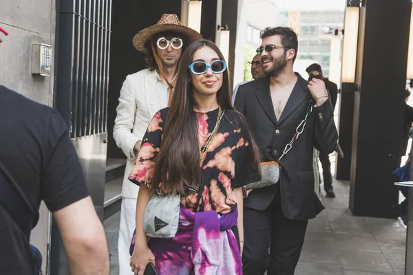 Модные люди на Неделе моды в Милане — стоковое фото