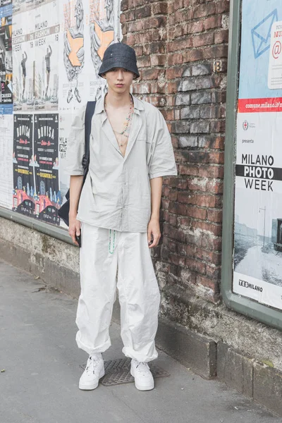 在米兰男装时装周的时尚乔装 — 图库照片