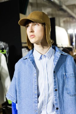 Kuliste poz veren model