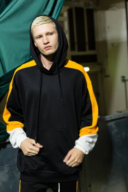 Kuliste poz veren model