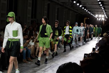 Pist yürüyüş güzel modelleri