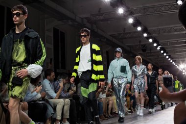 Pist yürüyüş güzel modelleri