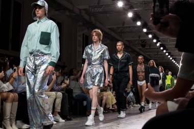 Pist yürüyüş güzel modelleri