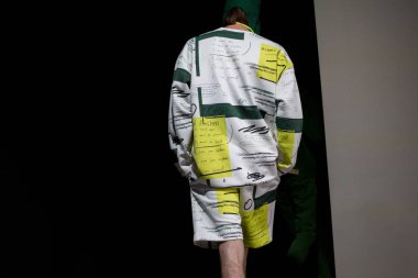 Güzel model pist yürüyüş