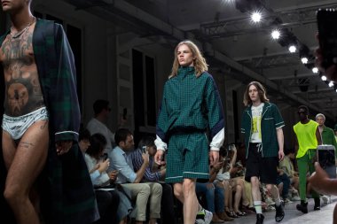 Pist yürüyüş güzel modelleri