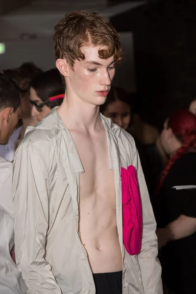 Beautiful model posing in the backstage — Stock Photo, Image