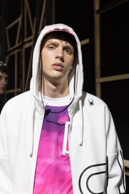 Kuliste poz veren model