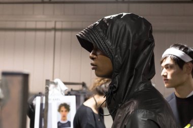 Kuliste poz veren model