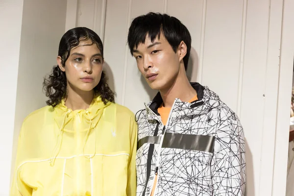 Models posing in the backstage — Stock Photo, Image